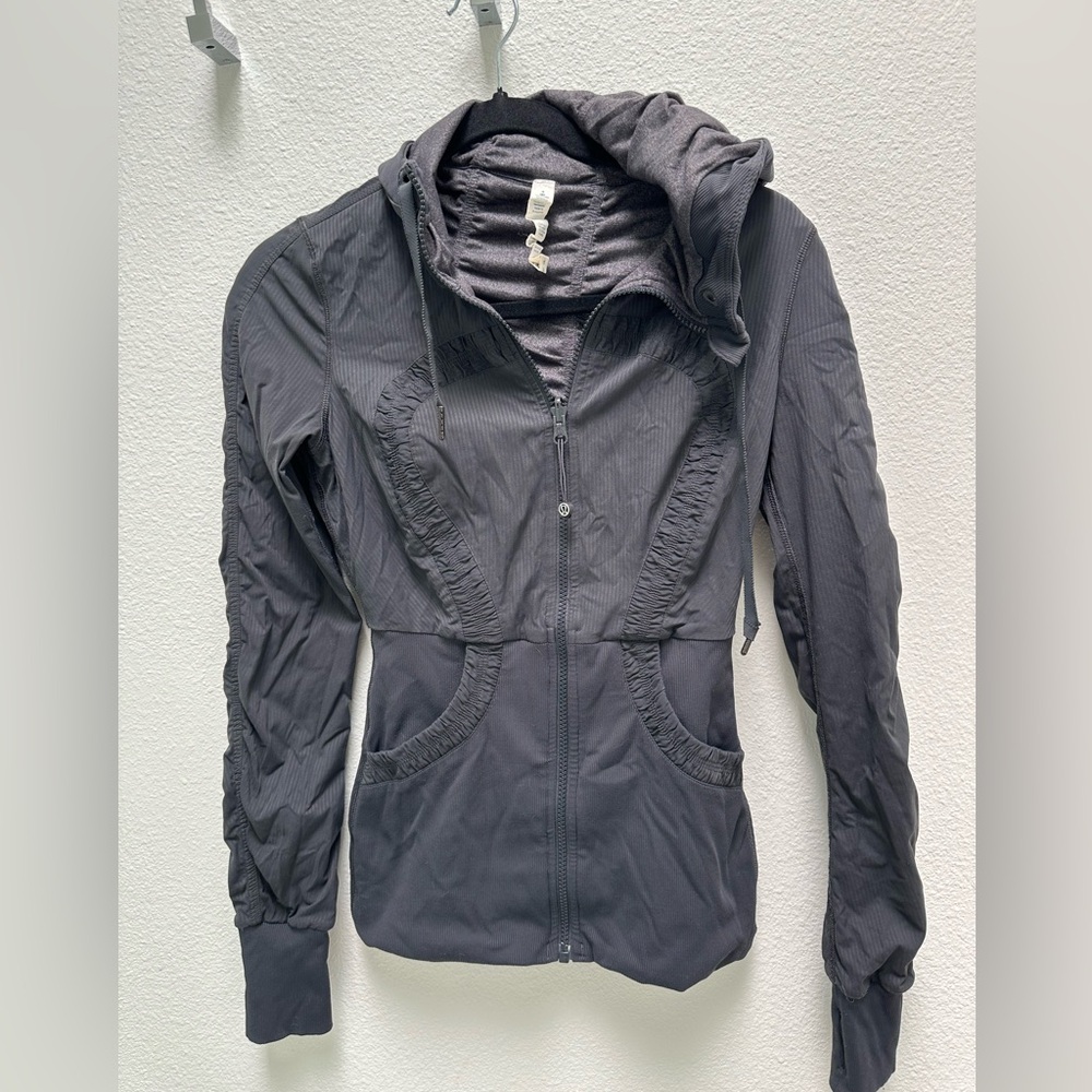 Lululemon women’s black size 4 zip up hoodie
